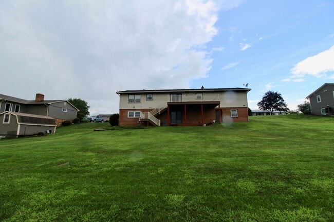 Foto del edificio - For Rent: Spacious Ranch-Style Home with S...