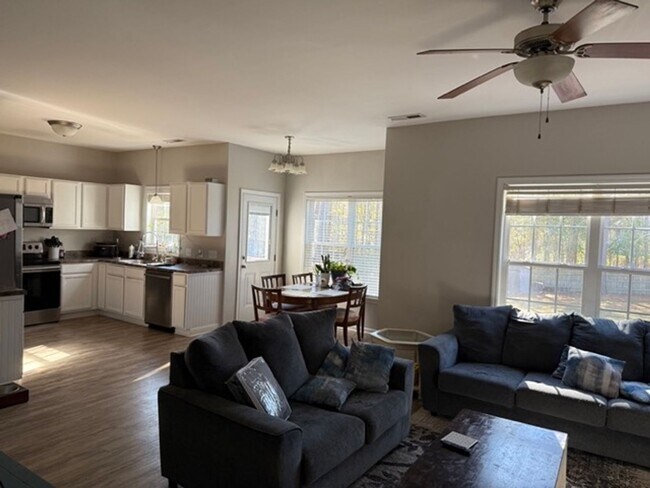 Foto del edificio - Welcome To Carriage Run!!