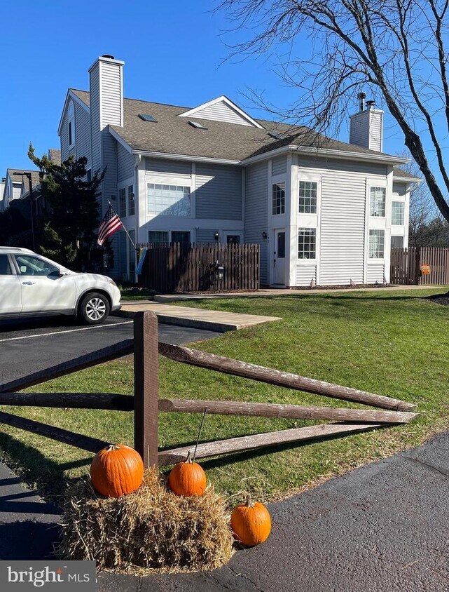 Foto principal - 102 Wheatsheaf Ln