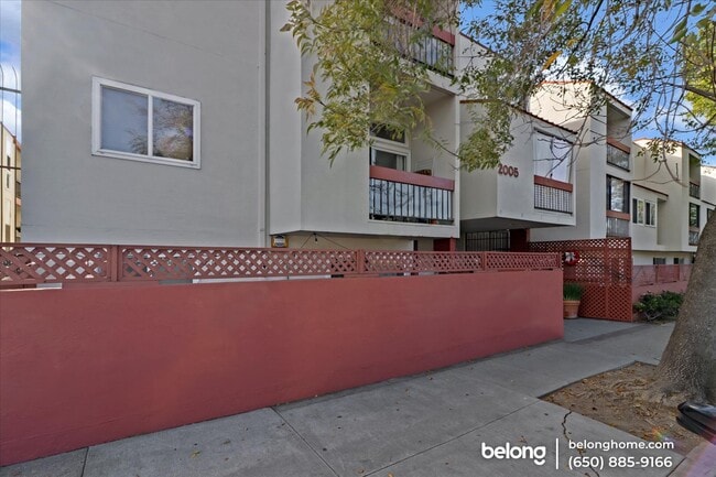 Building Photo - 2005 Pleasant Valley Ave