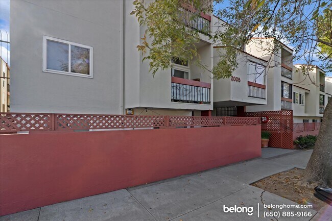 Foto del edificio - 2005 Pleasant Valley Ave