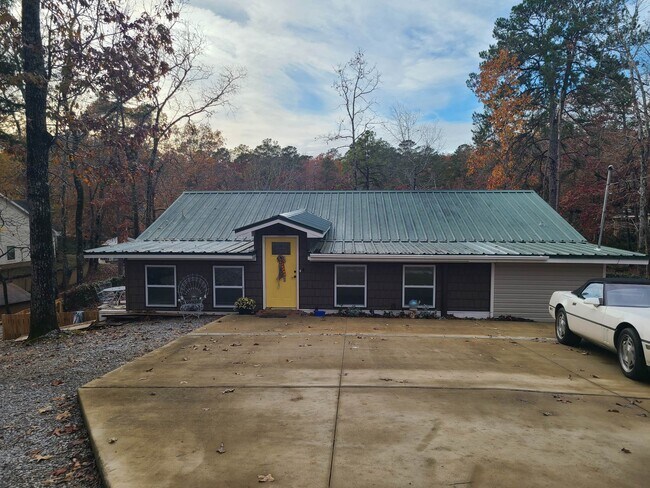 Building Photo - 162 Weluvit Ln