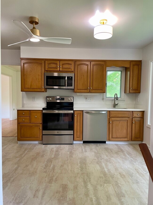 Building Photo - 52 Knapp Ln