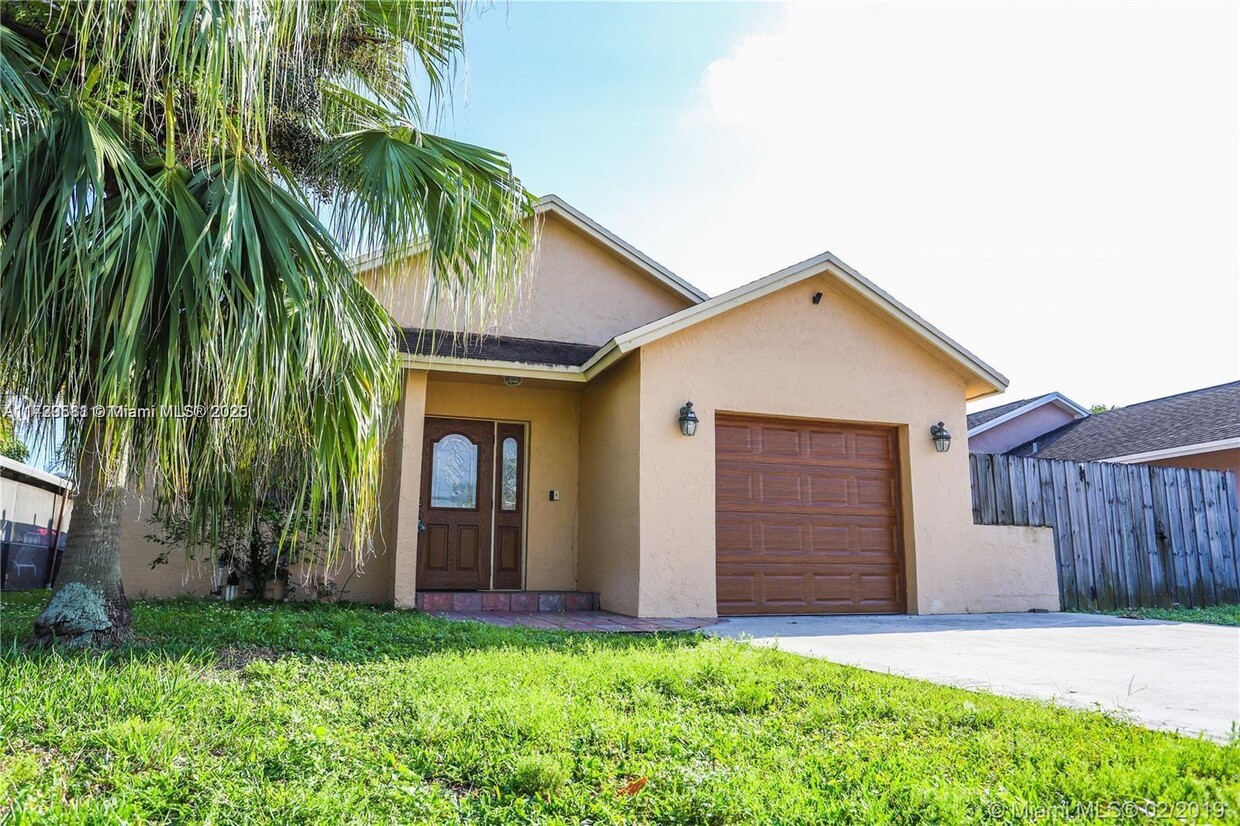 Foto principal - 9806 SW 57th St