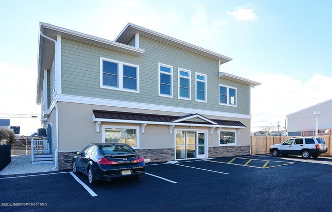 Building Photo - 48 Channel Dr