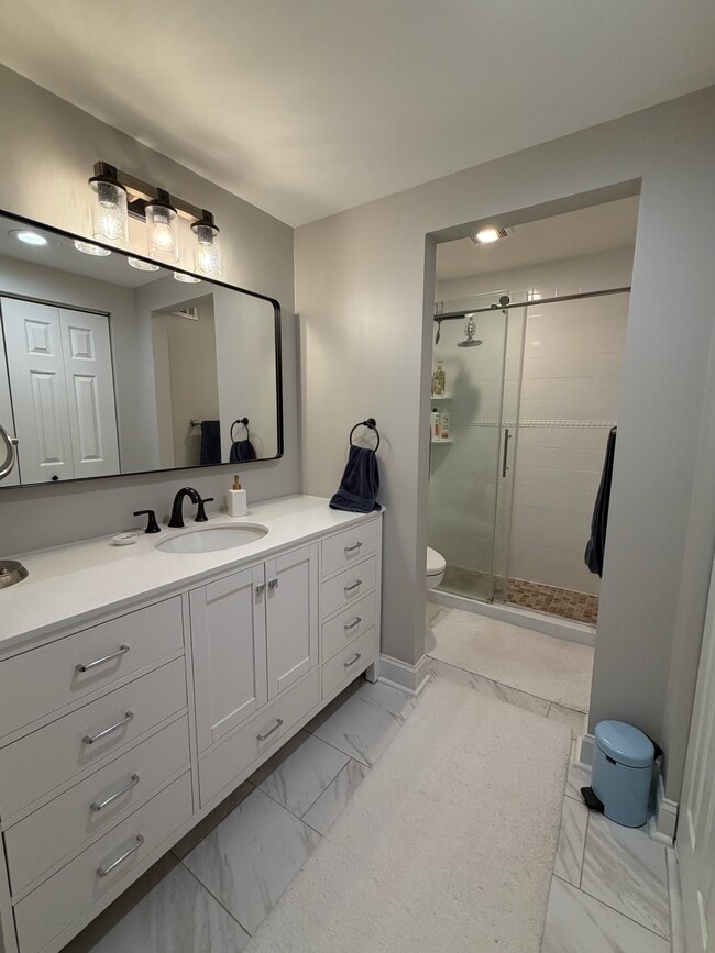 Foto del edificio - 7602 Lakeside Village Dr