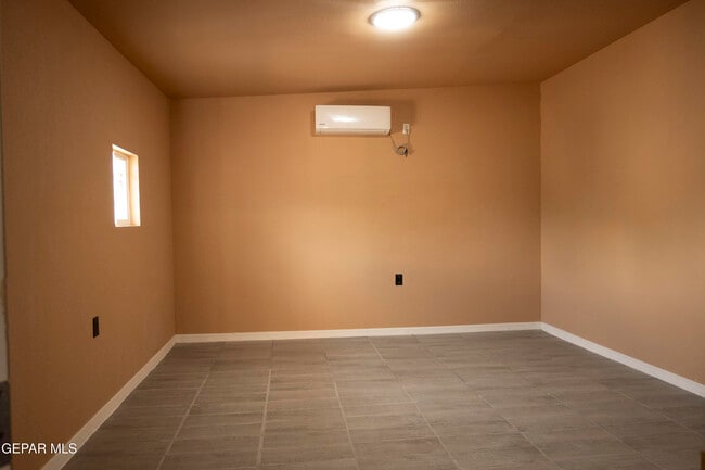 Building Photo - 14369 Katherine Dr