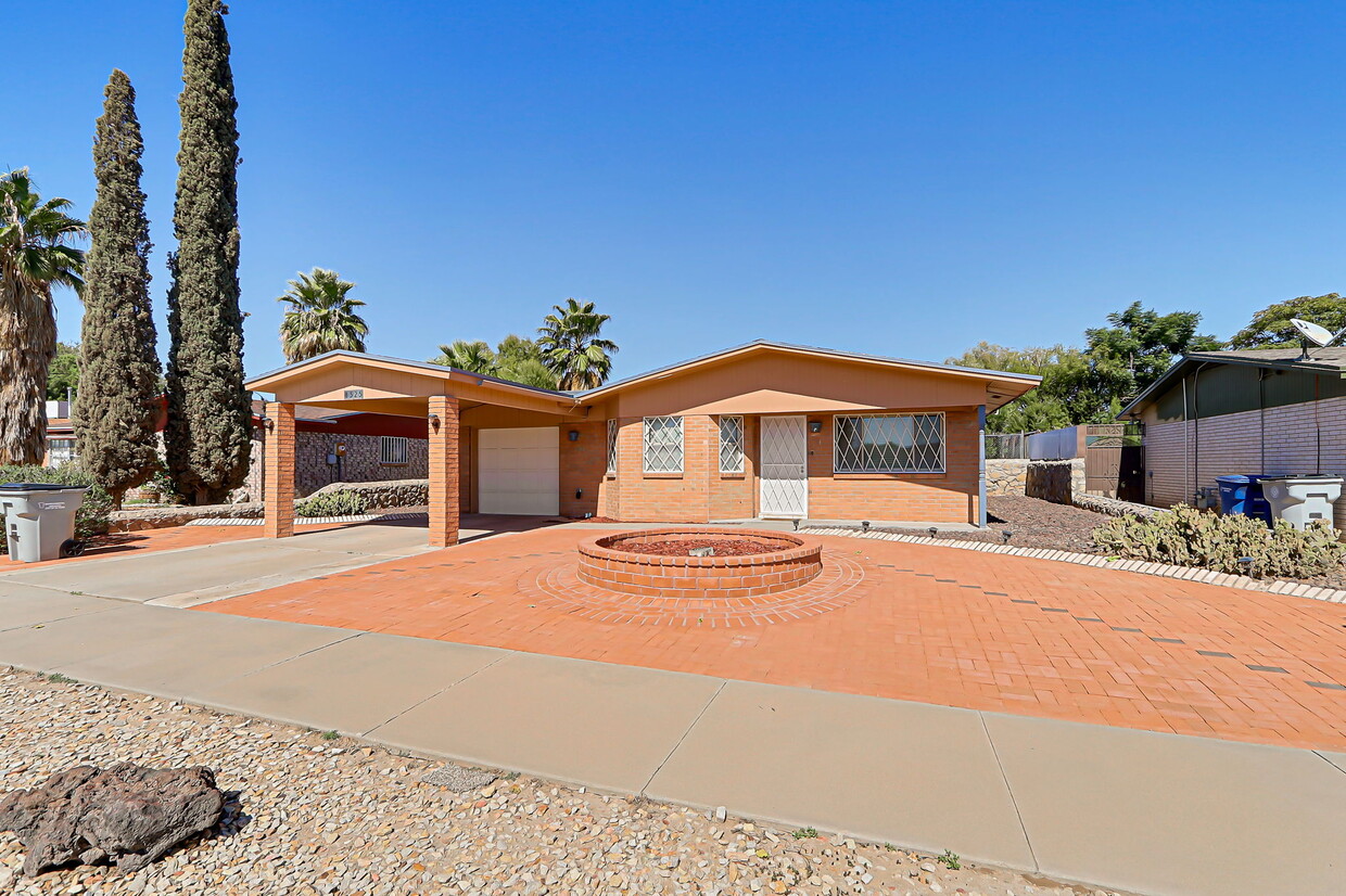 Primary Photo - 8525 Danube Cir