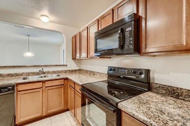 Foto del edificio - Stunning 3 bedroom for rent off TPC and Bu...