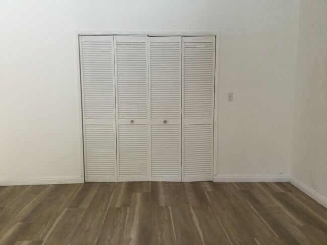 Building Photo - 505 N Palm Dr