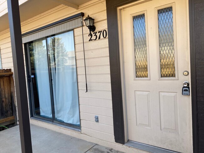 Foto del edificio - 2370 Lexington Village Ln