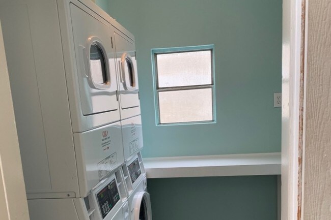 Laundry Facility - 1417 23rd St