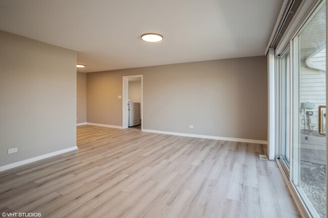 Building Photo - 32 N Salem Dr