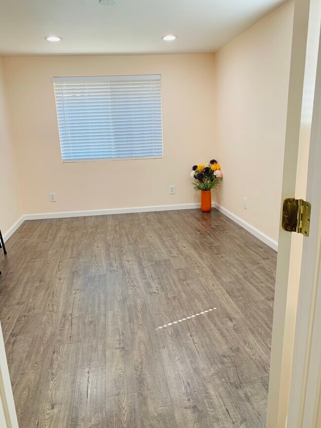 Bedroom - 10631 Merriman Rd