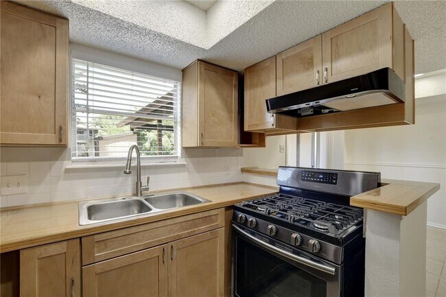 Building Photo - 6016 Westcreek Dr