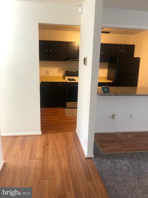 804 Quince Orchard Blvd Unit 201, Gaithersburg, MD 20878 Room for