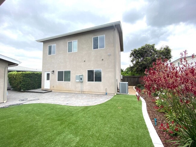 Building Photo - 5121-5123 E Falls View Dr