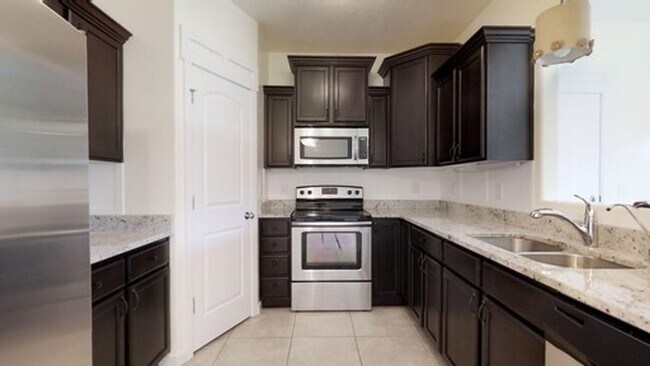 Building Photo - 2 Car Garage!! Ground Level 3 bed 2 bath C...