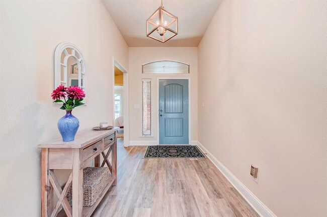 Foto del edificio - Beautiful, large home right next to Quincy...