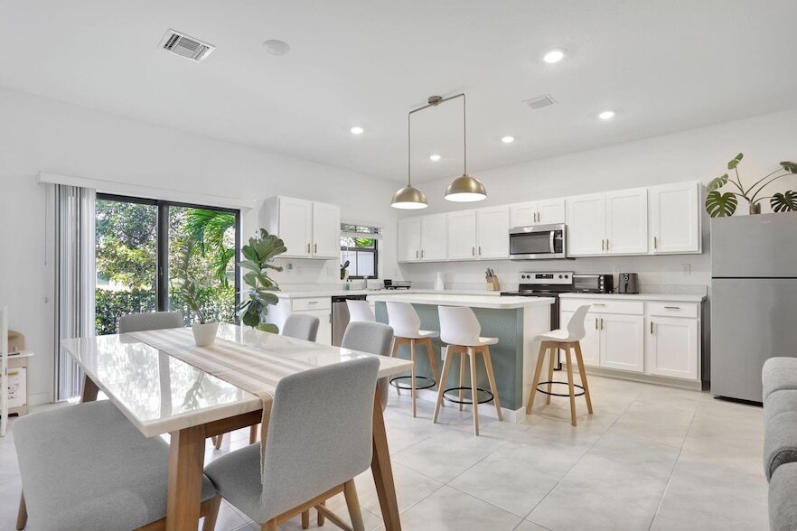 Foto principal - 877 NW 3rd Way