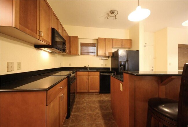 Building Photo - 711 W 26th St