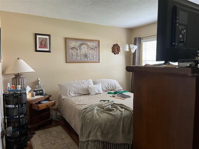 Foto del edificio - 2833 Orange Tree Cir N