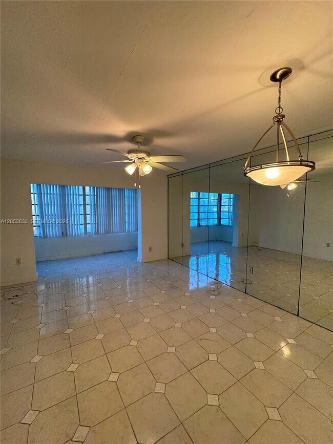 Foto del edificio - 2800 NE 203rd St