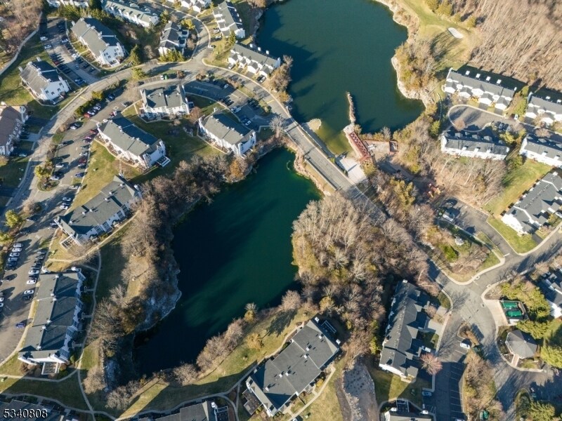 Foto del edificio - 100 Heritage Ln