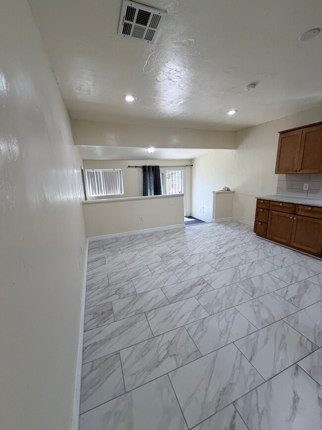 Building Photo - 9616 Tangelo Ave