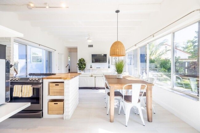 Foto del edificio - 3117 Fernwood Dr