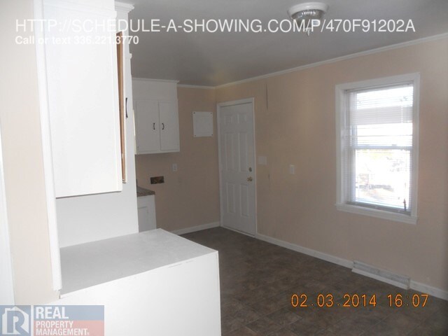 Foto del edificio - 2443 Lomond St