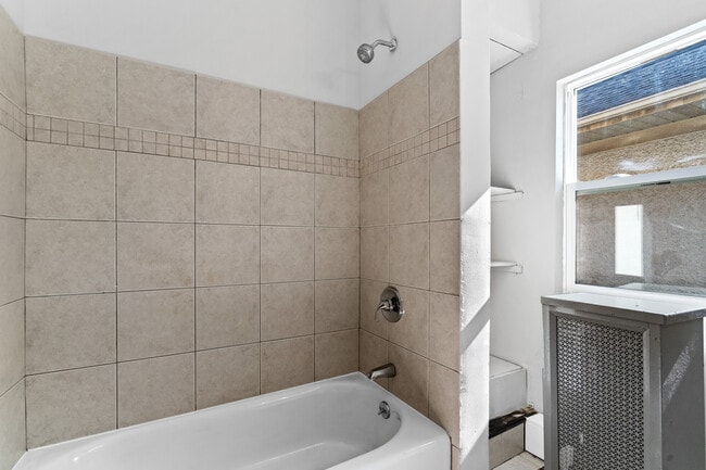 Bath Pic 2 - 5059 W Sunnyside Ave