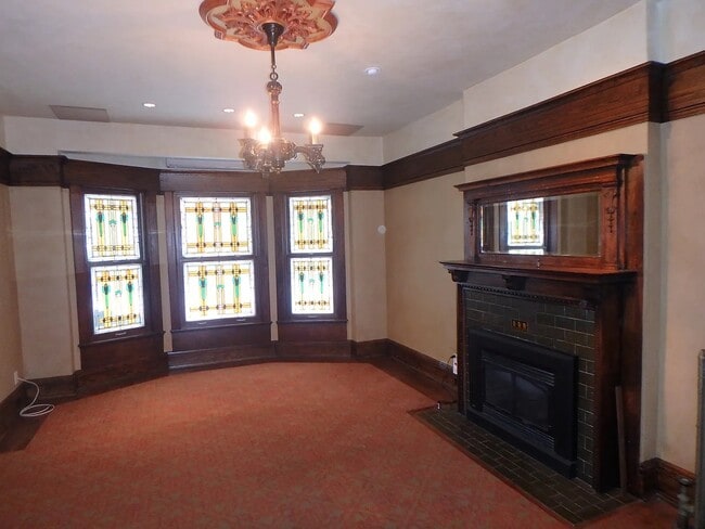 Foto del edificio - 2723-25-25A N Downer