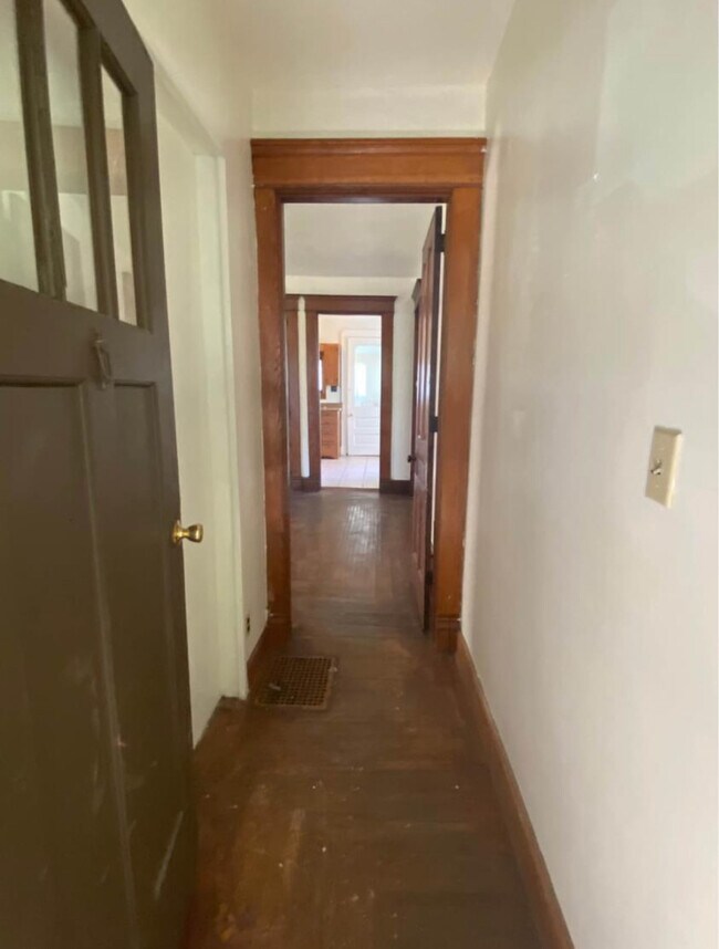 Front Entrance -Interior - 434 N Walnut St