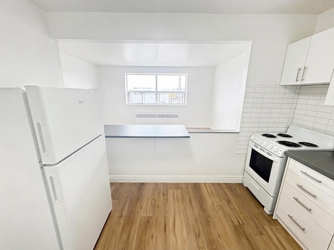 Building Photo - Ask About our 1 MONTH RENT INCENTIVE