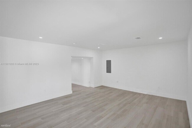 Foto del edificio - 3 br, 2 bath House - 3360 SW 7th St