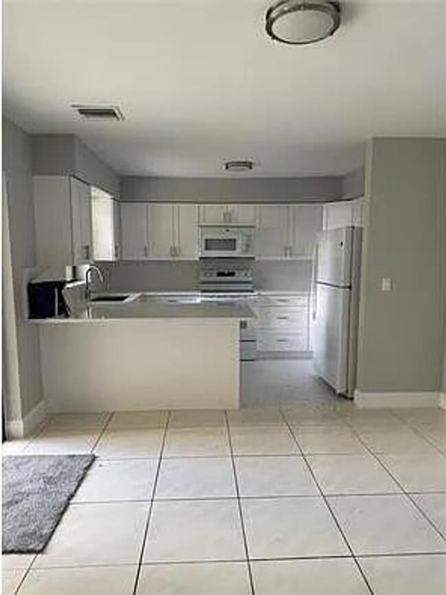 Building Photo - 4905 Alder Dr