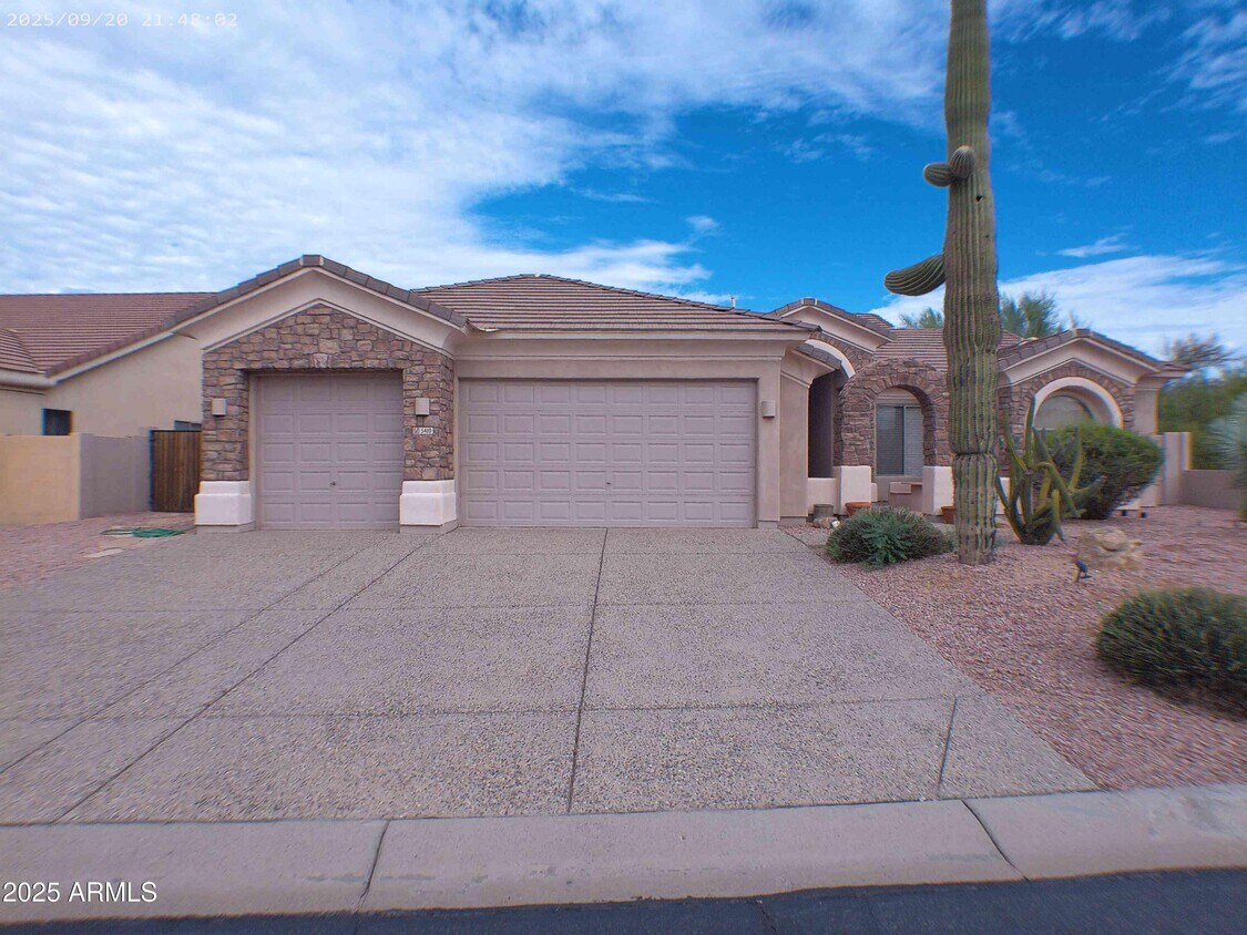 Primary Photo - 5410 E Calle de Las Estrellas Rd