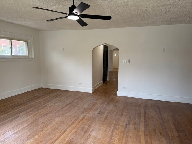 Foto del edificio - 7301 S Constance Ave