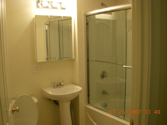 Foto del edificio - 211 Park Dr