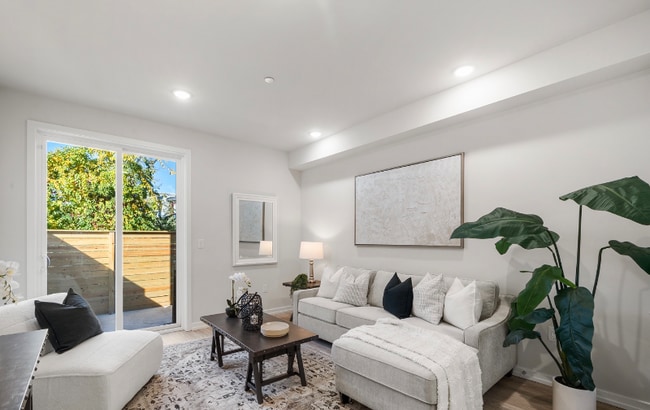 Building Photo - 2128 Master St