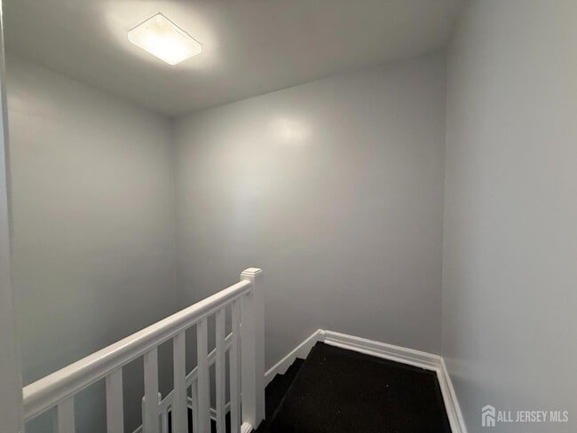 Building Photo - 824 2nd St