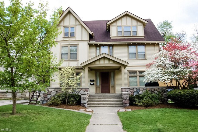 Building Photo - 8 br, 2 bath Triplex - 1026 Oakland Ave A/B