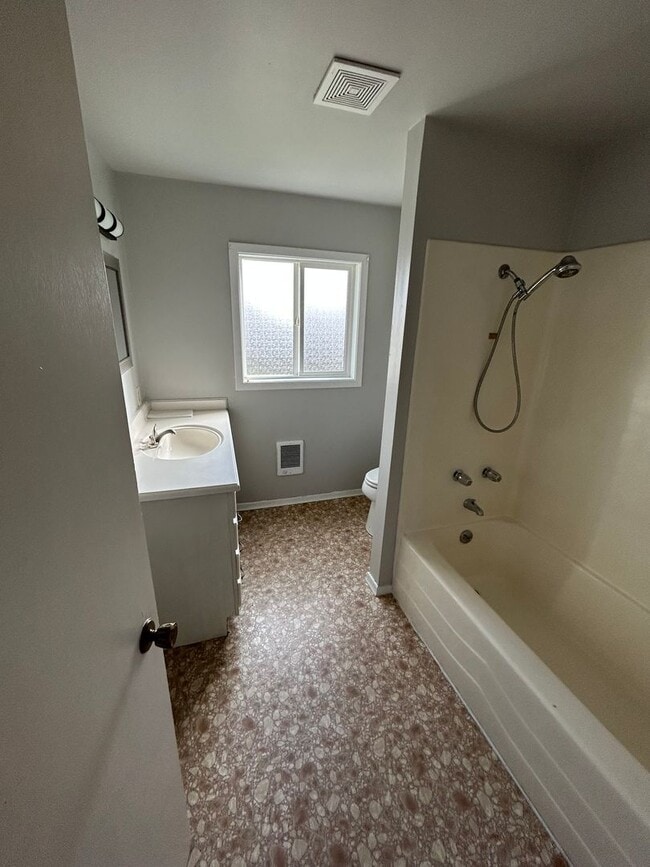 Building Photo - JON734/738