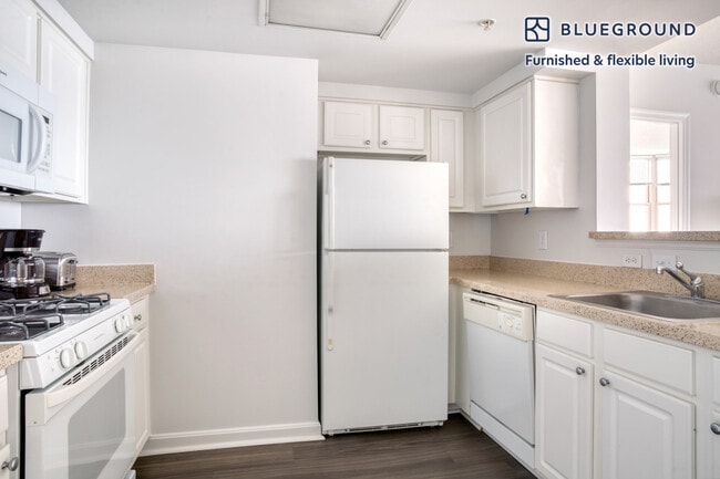 Building Photo - 901 N Pollard St