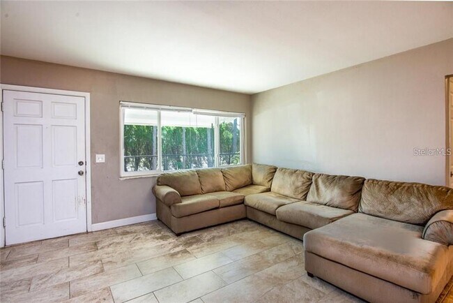 Foto del edificio - 2074 Greenbriar Blvd