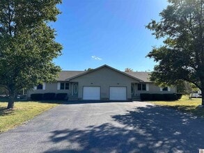 Building Photo - 407-409 Walnut Rd