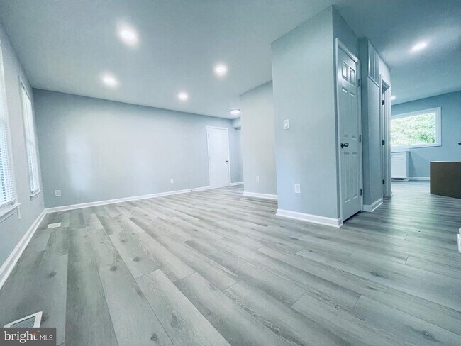 Foto del edificio - 1129 Edward Dr