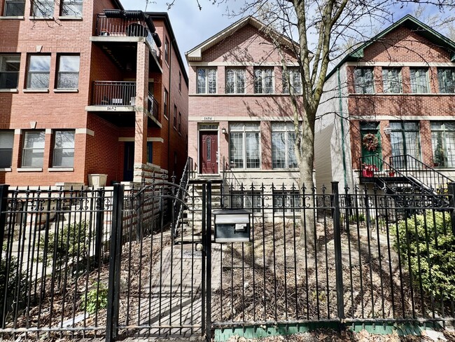 Building Photo - 1654 N Fairfield Ave