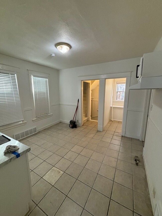 Building Photo - Spacious 6-Bedroom Home with Modern Update...